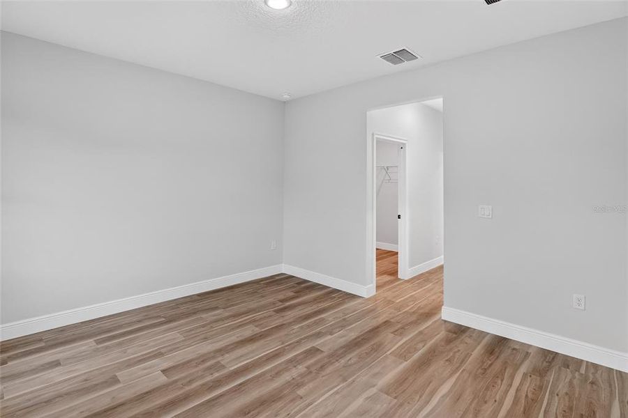 Spacious, unfurnished interior of a new home in , Ocala (Image 23).