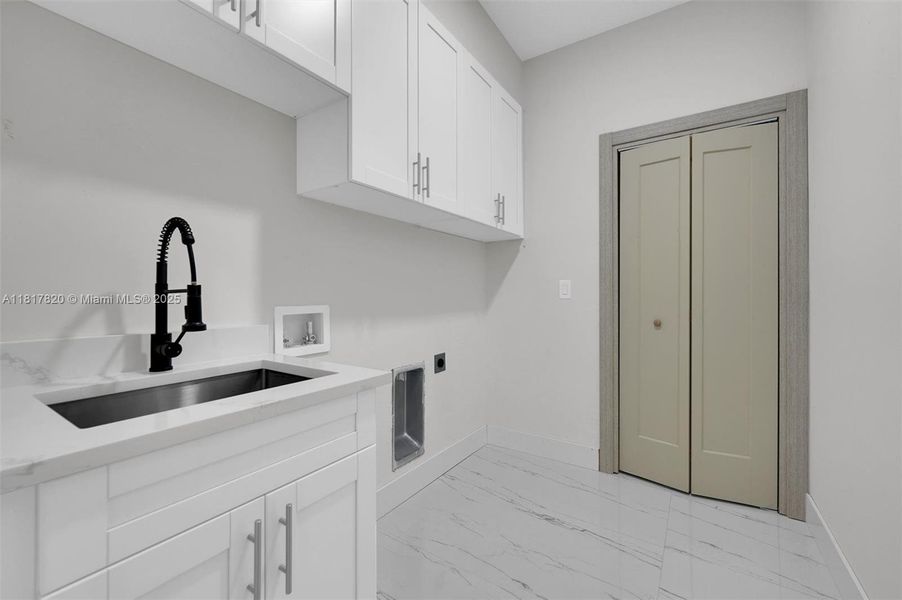 Furnished interior view inside a new home in , Lehigh Acres (Image 3).