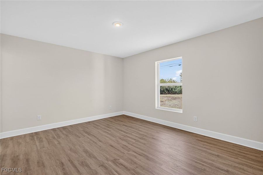 Spacious, unfurnished interior of a new home in Cape Coral, Cape Coral (Image 14).