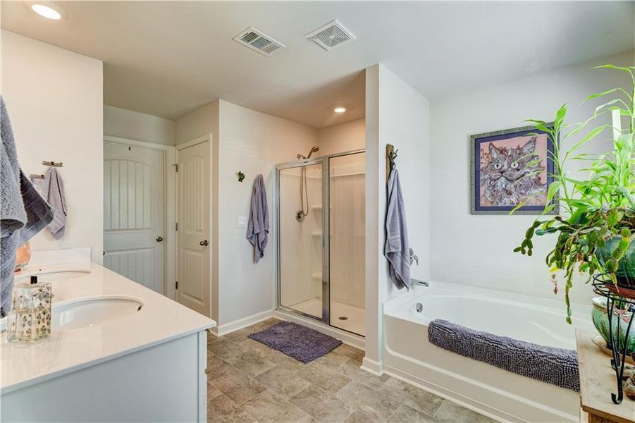 Furnished interior view inside a new home in , Dahlonega (Image 48).