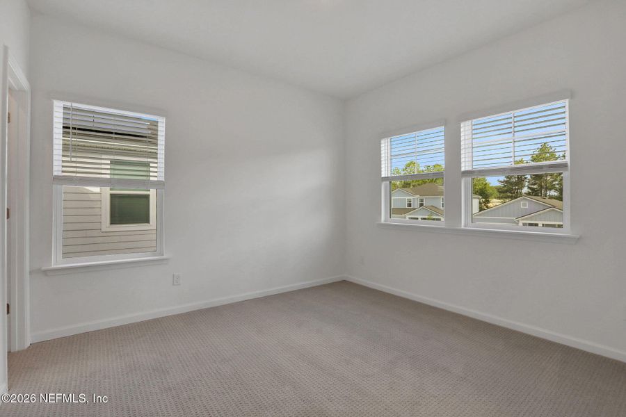 Spacious, unfurnished interior of a new home in Hyland Trail, Green Cove Springs (Image 43).