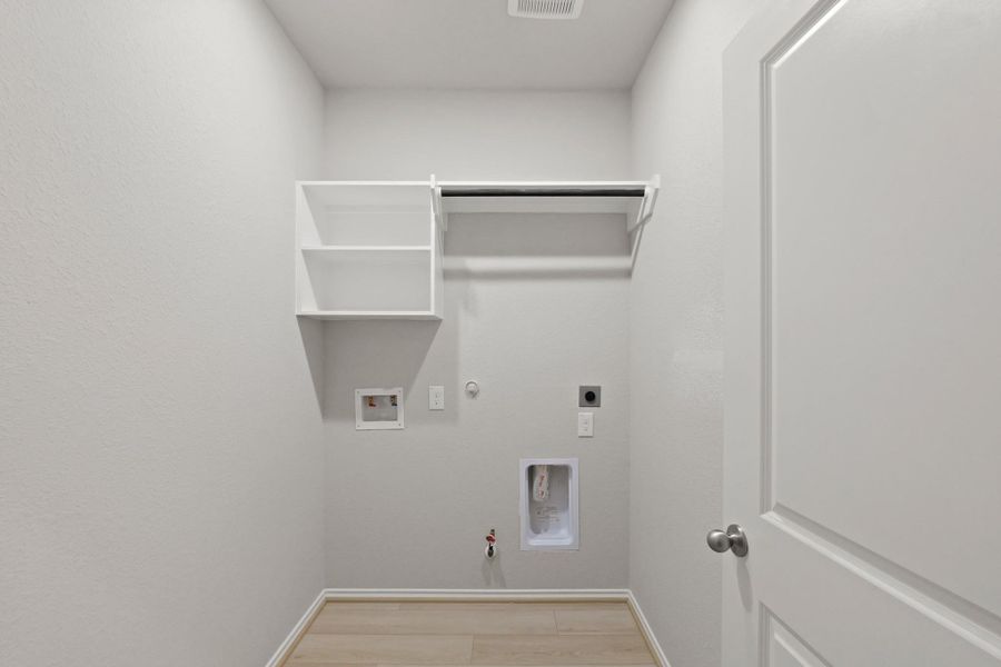 Spacious, unfurnished interior of a new home in The Trails, New Caney (Image 26).