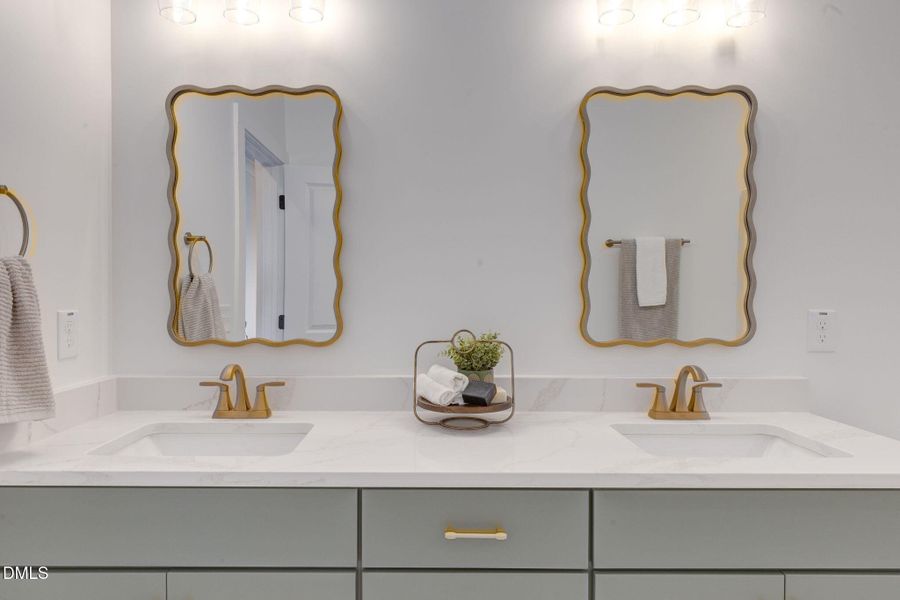 46-web-or-mls-Roombiance46