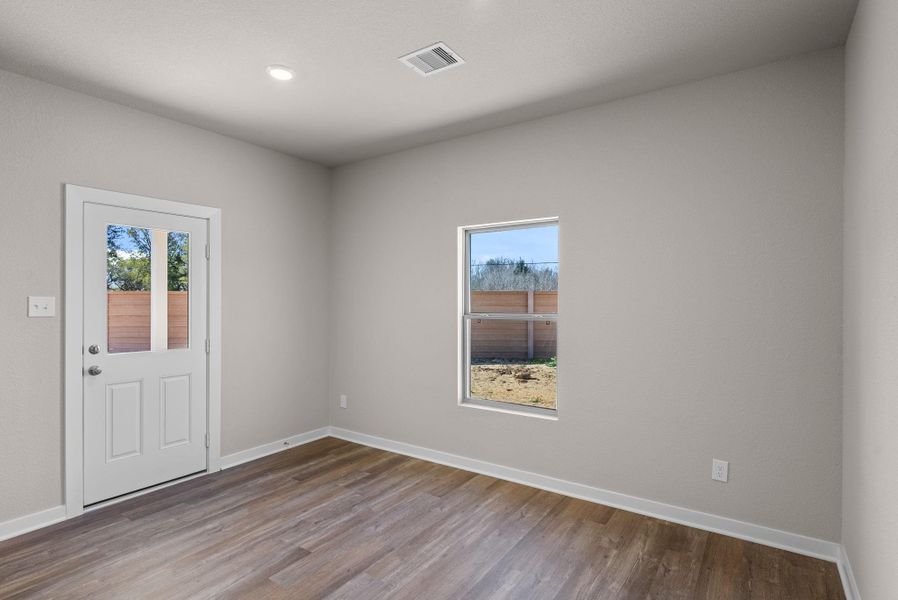 Spacious, unfurnished interior of a new home in , Alvin (Image 16).