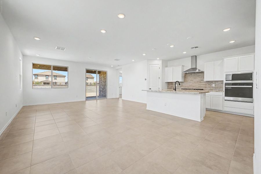 Spacious, unfurnished interior of a new home in Tyler Ranch, Buckeye (Image 9). Spacious, unfurnished interior of a new home in Tyler Ranch, Buckeye (Image 9).