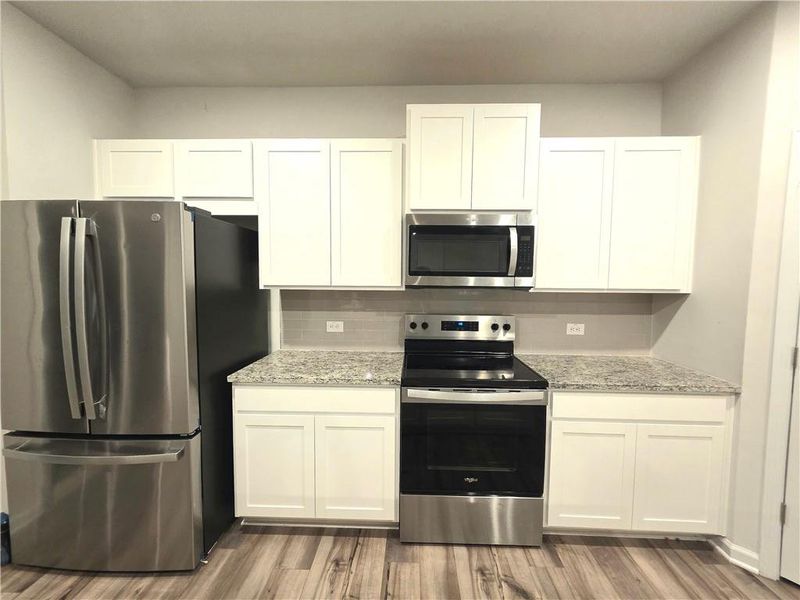 Furnished interior view inside a new home in Alcovy Trace, Lawrenceville (Image 3).