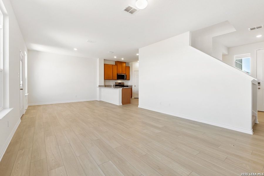 Spacious, unfurnished interior of a new home in Punta Verde, Converse (Image 25).