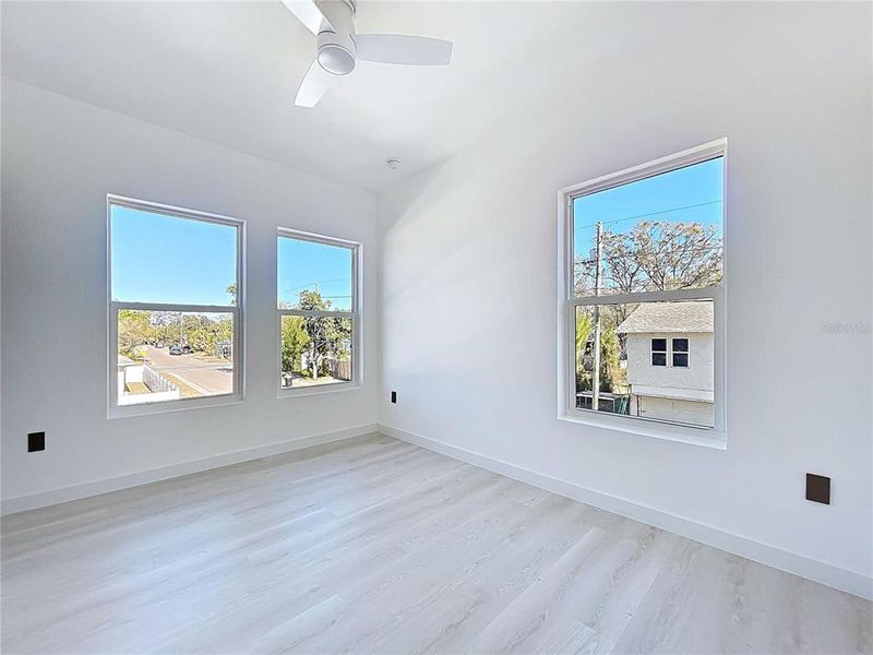 Spacious, unfurnished interior of a new home in , St. Petersburg (Image 29).