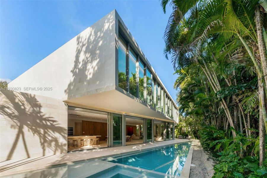 Exterior details and patio area of a home in , Miami (Image 37).
