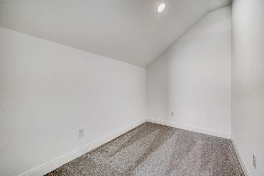 Spacious, unfurnished interior of a new home in , Buda (Image 23).