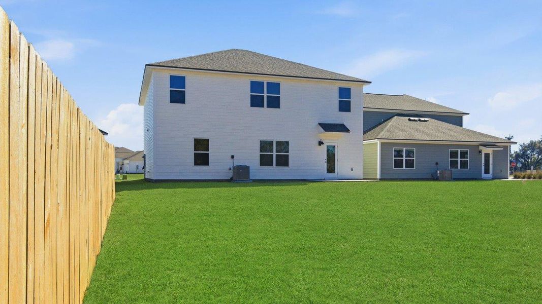 Exterior details and patio area of a home in Misting Springs, Crawfordville (Image 25).