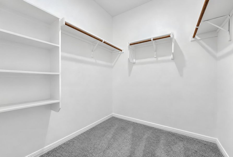 Spacious, unfurnished interior of a new home in Sunfield, Buda (Image 18).