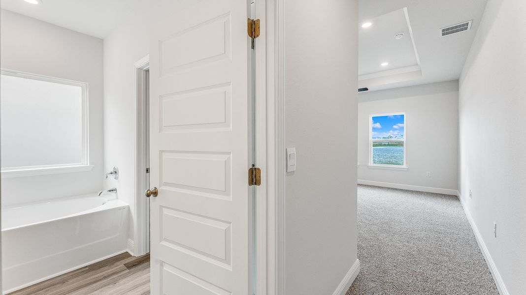 Spacious, unfurnished interior of a new home in Hodges Bayou Plantation, Panama City (Image 32).