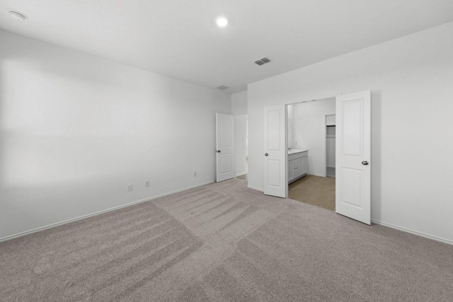 Spacious, unfurnished interior of a new home in Schriber Ranch, Mustang Ridge (Image 12). Spacious, unfurnished interior of a new home in Schriber Ranch, Mustang Ridge (Image 12).