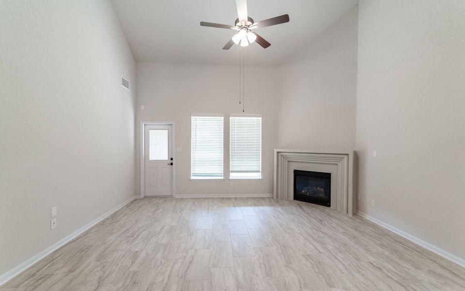 Spacious, unfurnished interior of a new home in Arcadia Ridge, San Antonio (Image 17).