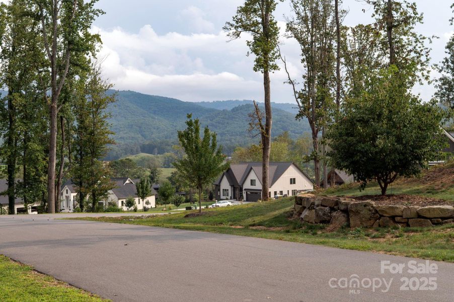 Clearview Features Incredible High-end Homes with a Beautiful Sense of Community and Long-Range Views Clearview Features Incredible High-end Homes with a Beautiful Sense of Community and Long-Range Views