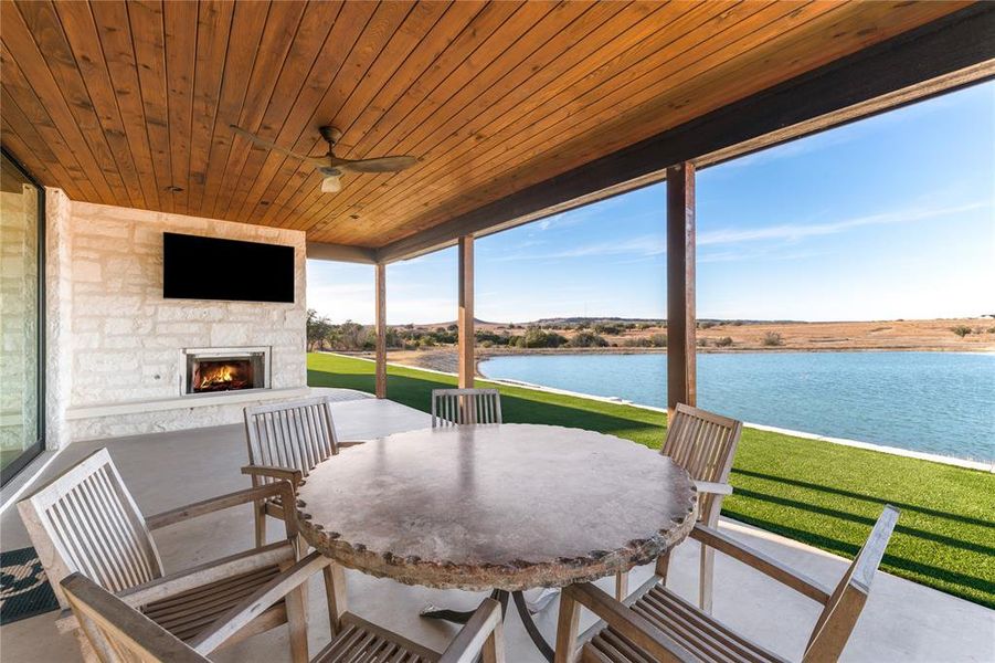 Exterior details and patio area of a home in , Glen Rose (Image 23).