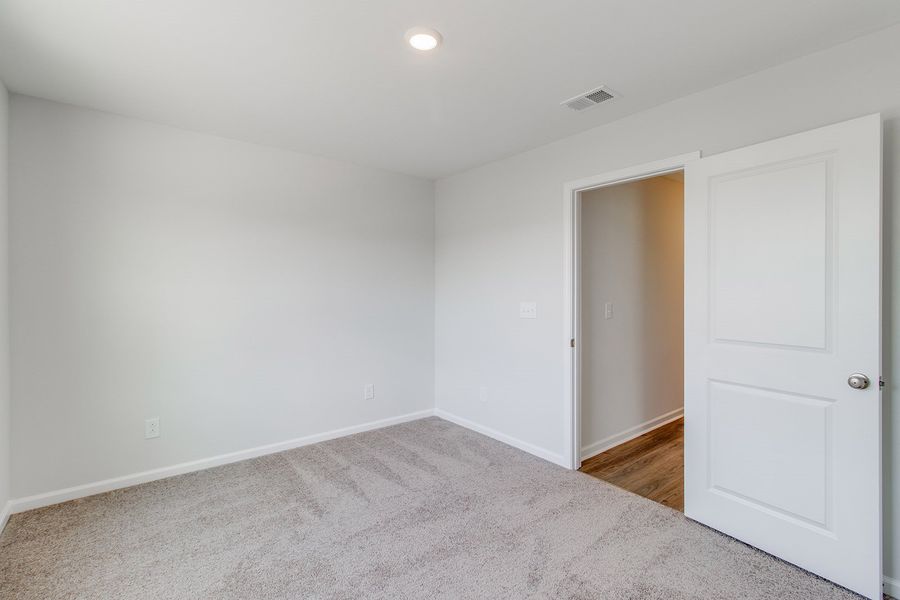 Spacious, unfurnished interior of a new home in Ellington, Elgin (Image 36).