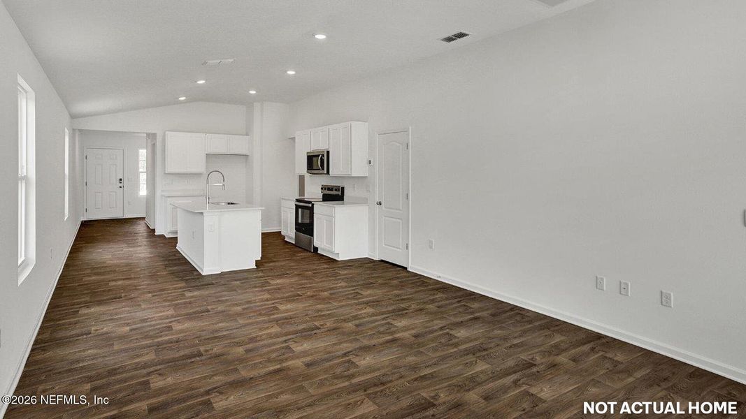 Spacious, unfurnished interior of a new home in Grand Reserve, Bunnell (Image 23).