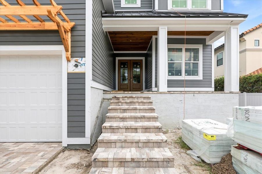 Exterior details and patio area of a home in , Tampa (Image 3).