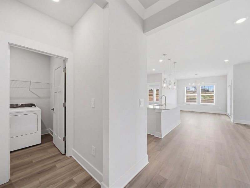 Spacious, unfurnished interior of a new home in Ashby Woods, Boiling Springs (Image 8).