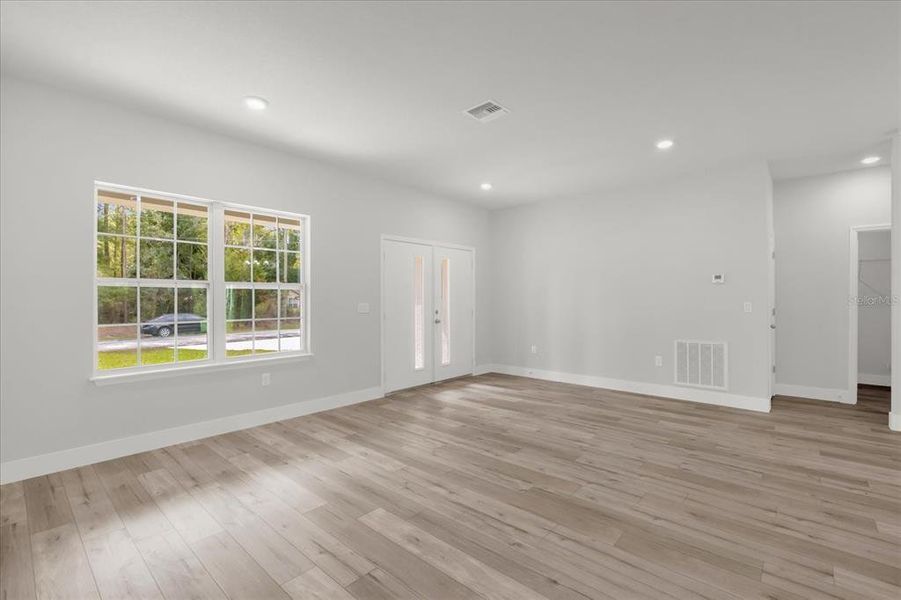 Spacious, unfurnished interior of a new home in , Citrus Springs (Image 21).