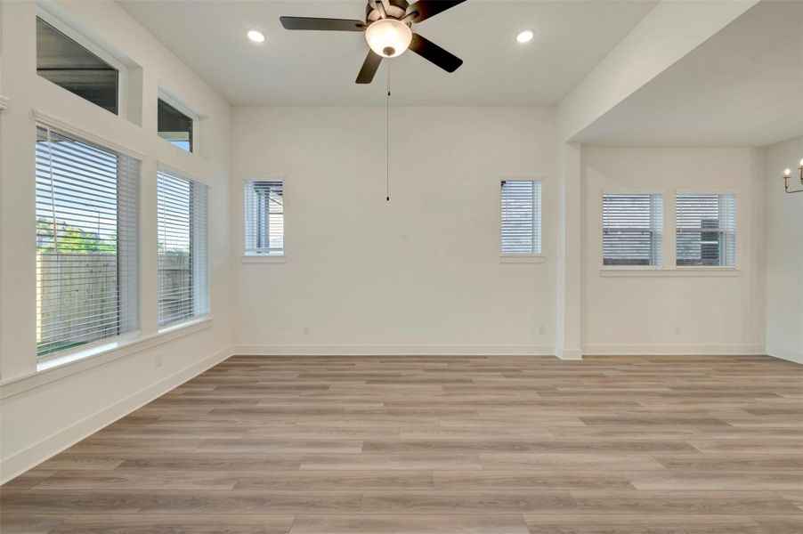 Spacious, unfurnished interior of a new home in Elyson 45', Katy (Image 21).