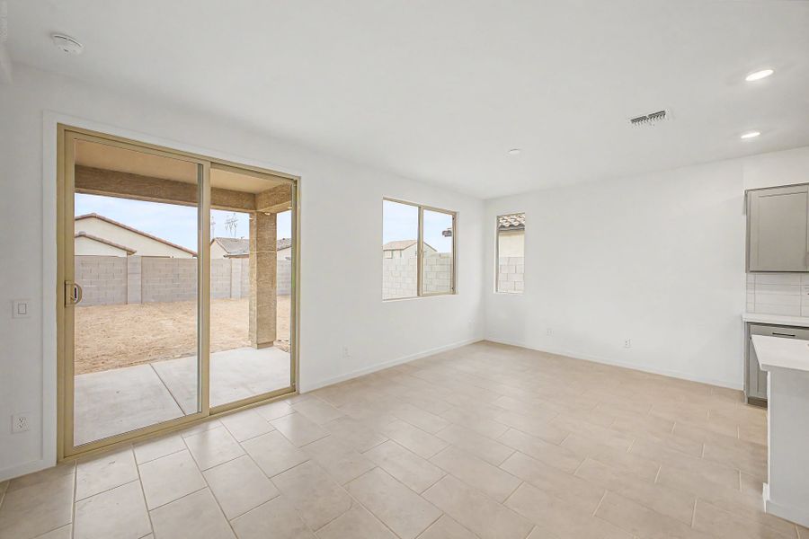 Spacious, unfurnished interior of a new home in Frontera, Surprise (Image 7).