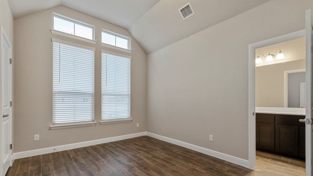 Representative unfurnished interior of a home built from the Guadalupe by D.R. Horton in Eden Ranch, Arlington (Image 30).