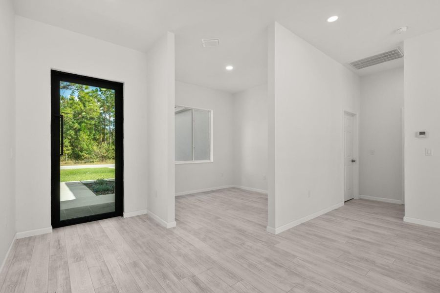 Spacious, unfurnished interior of a new home in , Lake Placid (Image 31).