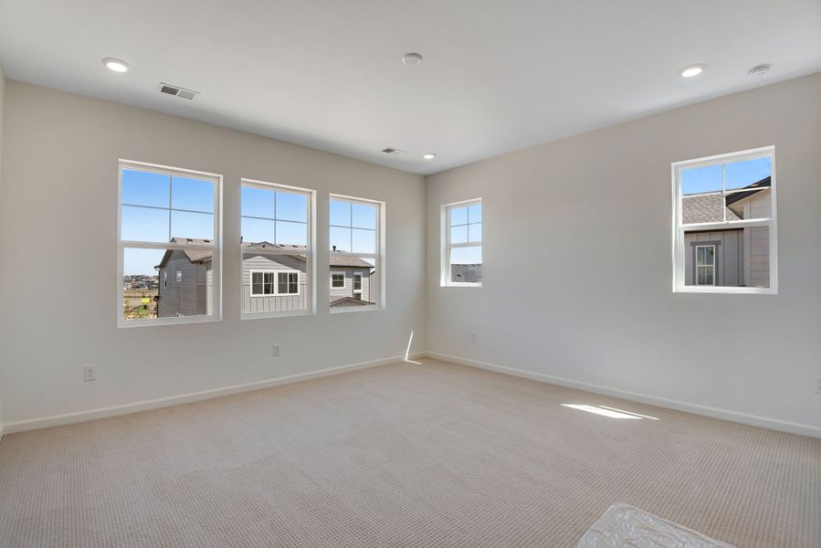Spacious, unfurnished interior of a new home in The Aurora Highlands, Aurora (Image 33).