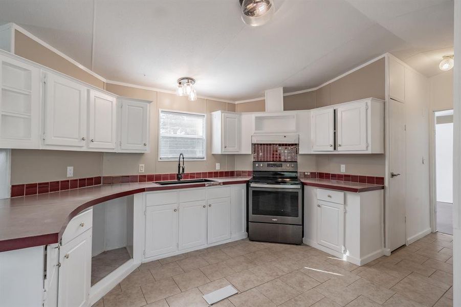 Furnished interior view inside a new home in , Millsap (Image 13).