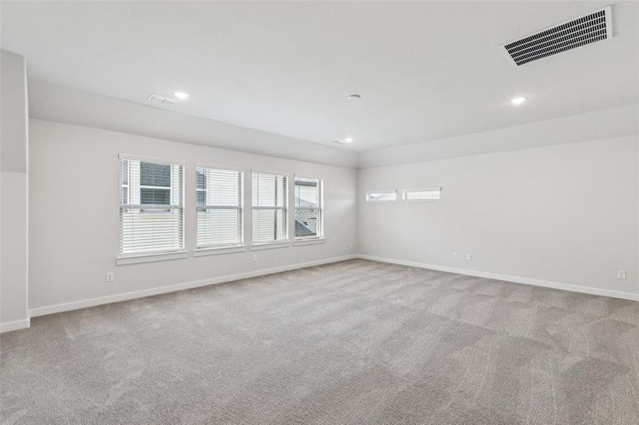 Spacious, unfurnished interior of a new home in Cross Creek Meadows, Celina (Image 21).