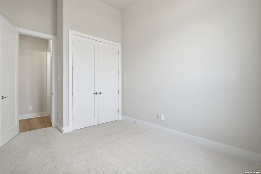 Spacious, unfurnished interior of a new home in Haby Hill 60s, San Antonio (Image 47).