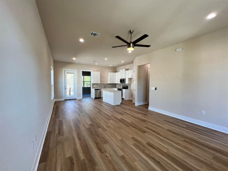 Spacious, unfurnished interior of a new home in , Cottonwood Shores (Image 17).