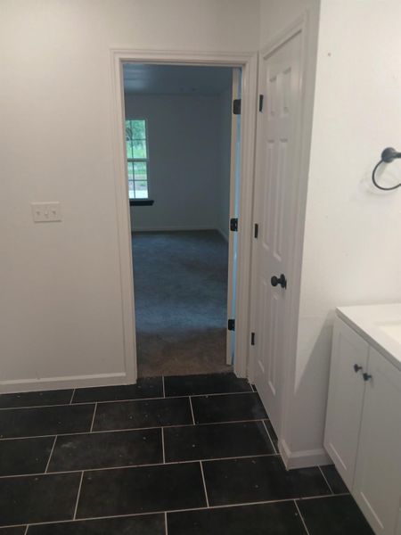 Spacious, unfurnished interior of a new home in , Liberty (Image 18).