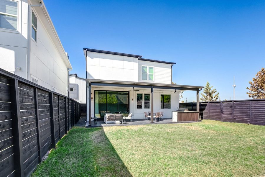 Exterior details and patio area of a home in Avondale, Houston (Image 24).