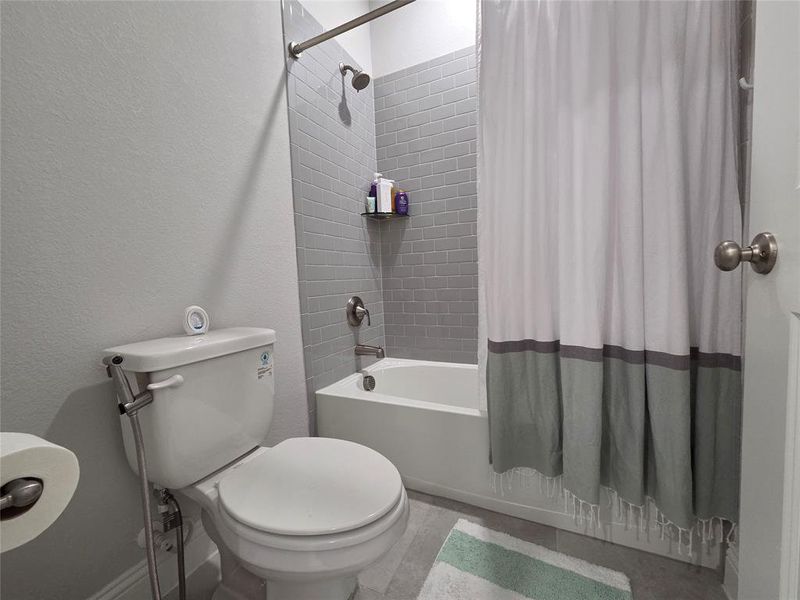 Furnished interior view inside a new home in , Wylie (Image 6).