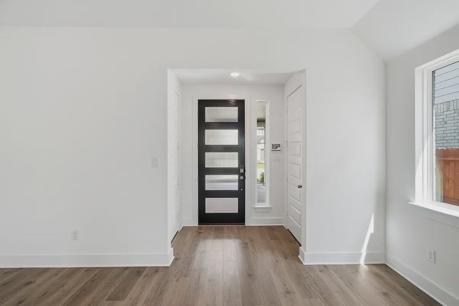 Spacious, unfurnished interior of a new home in Stillwater Ranch, San Antonio (Image 18).