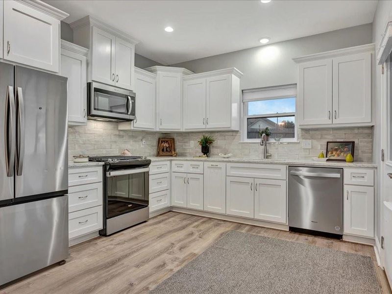 Furnished interior view inside a new home in , Lufkin (Image 6).