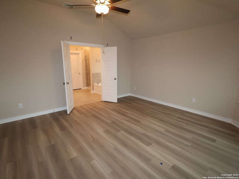 Spacious, unfurnished interior of a new home in Winding Brook, San Antonio (Image 22).