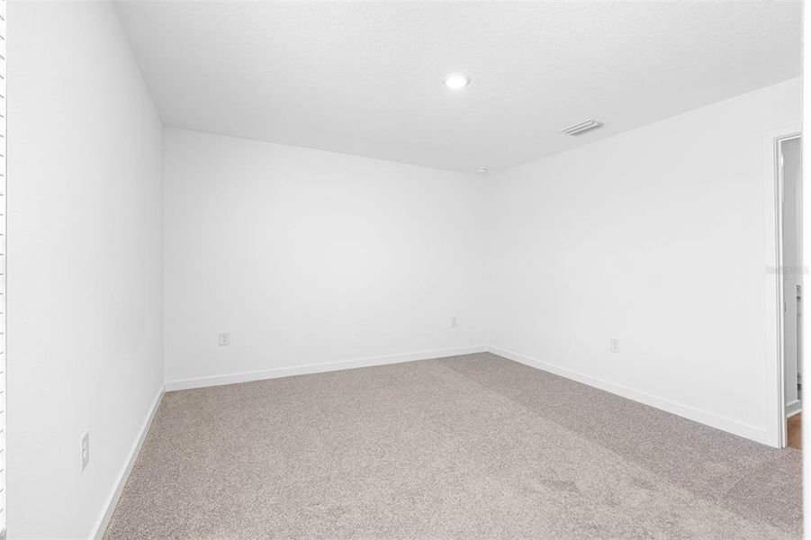 Spacious, unfurnished interior of a new home in Trilby Crossing, Brooksville (Image 8).