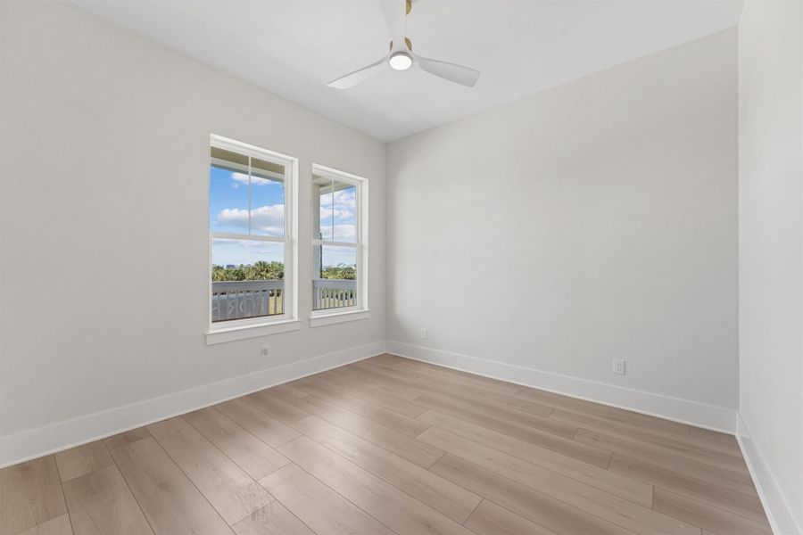 Spacious, unfurnished interior of a new home in , Galveston (Image 16).