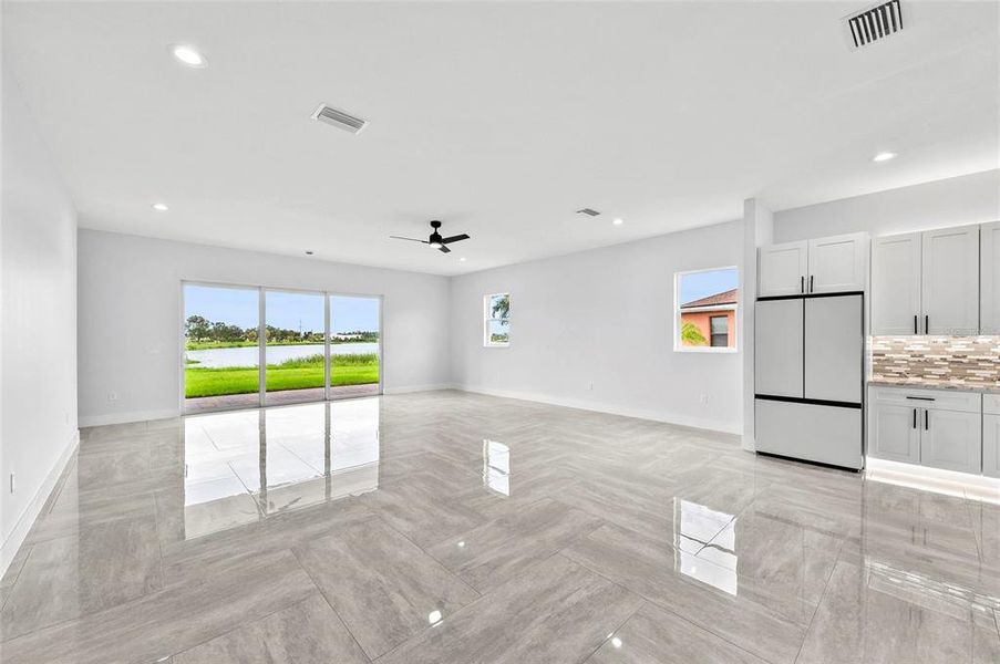 Spacious, unfurnished interior of a new home in , Palmetto (Image 21).