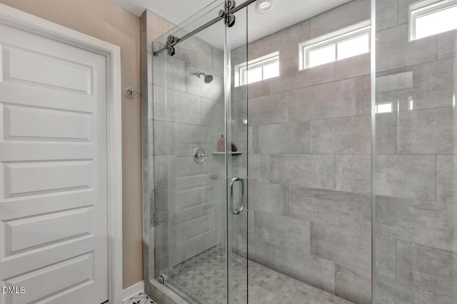 28-Owner's Bath (Large)