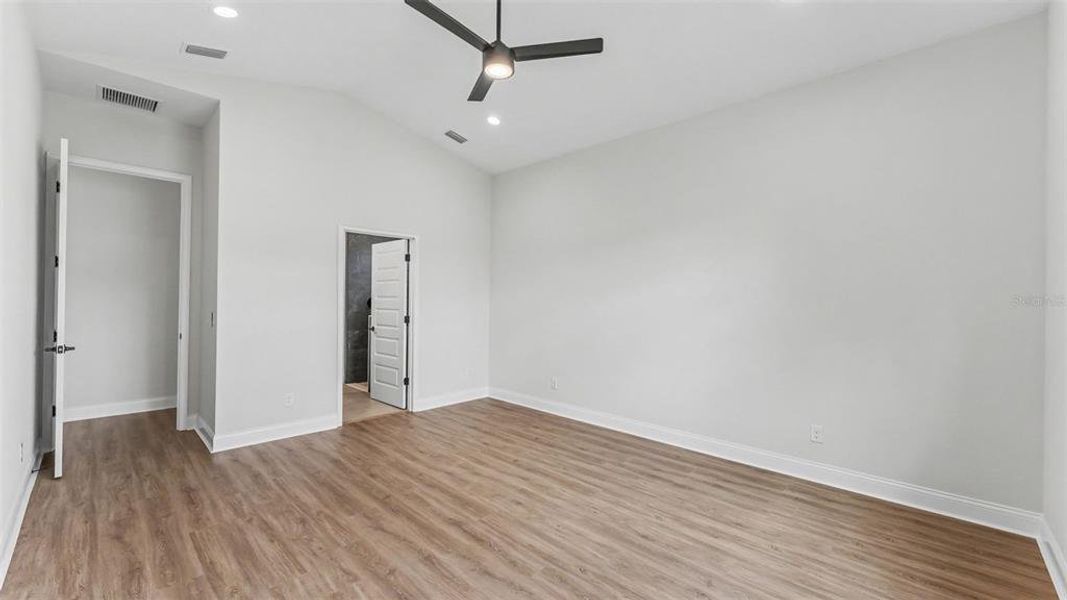 Spacious, unfurnished interior of a new home in , Lakeland (Image 35).