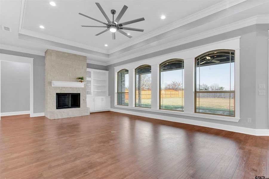 Spacious, unfurnished interior of a new home in , Hideaway (Image 23).