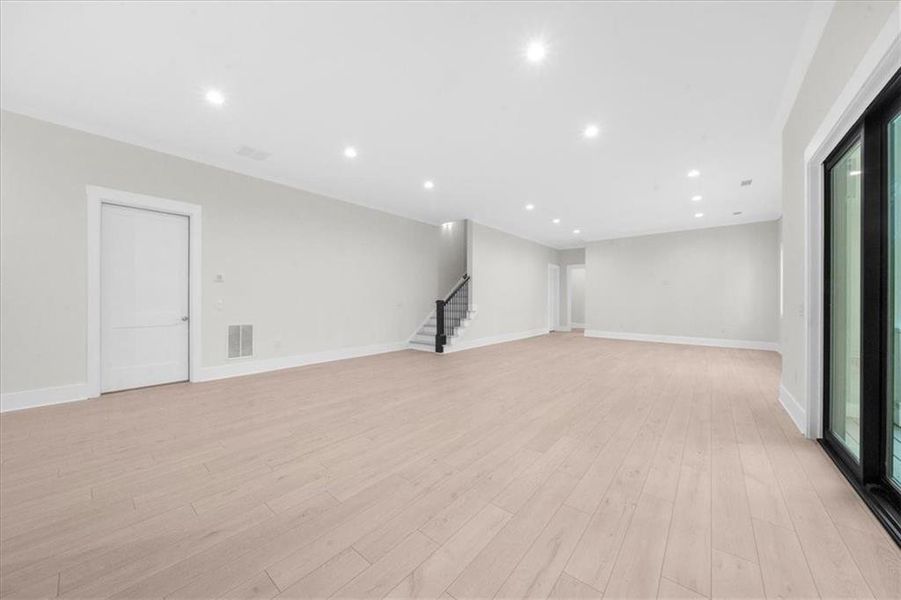 Spacious, unfurnished interior of a new home in , Gainesville (Image 19).