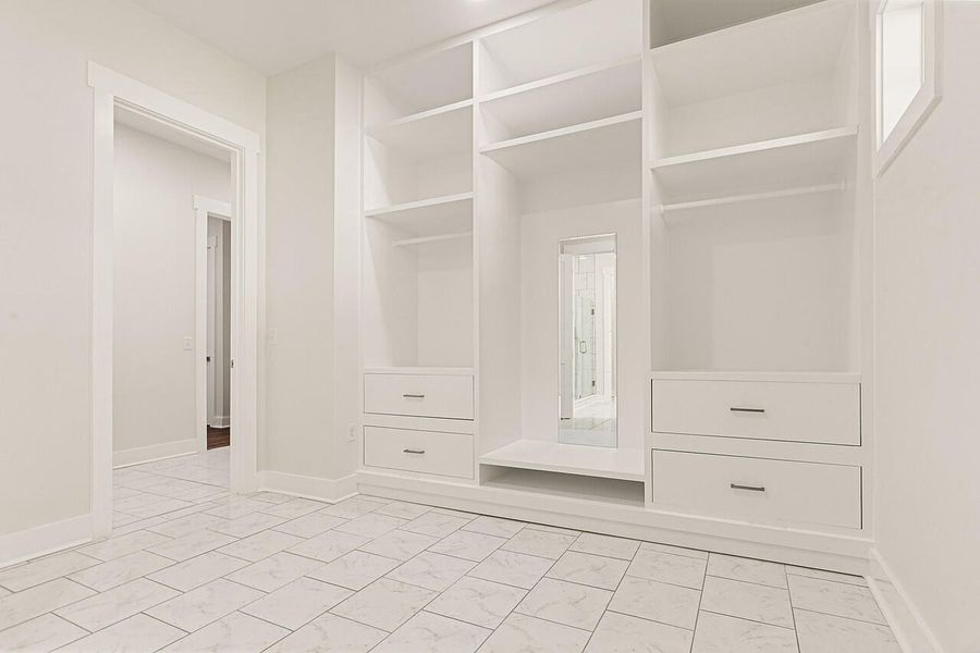 Spacious, unfurnished interior of a new home in , Manning (Image 22).