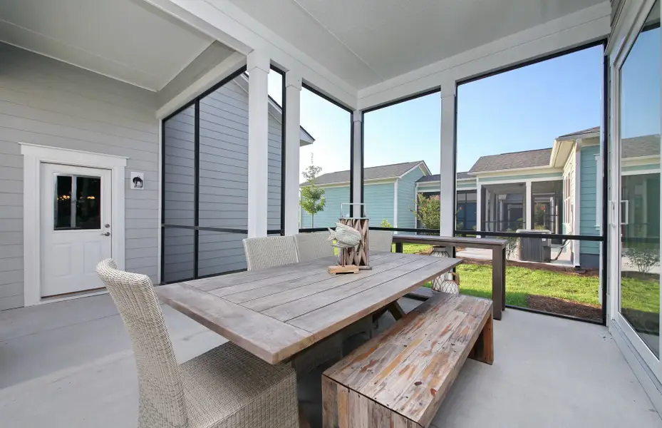 Representative exterior details of a home built from the Sweetgrass by Pulte Homes in Heartwood, Richmond Hill (Image 3).